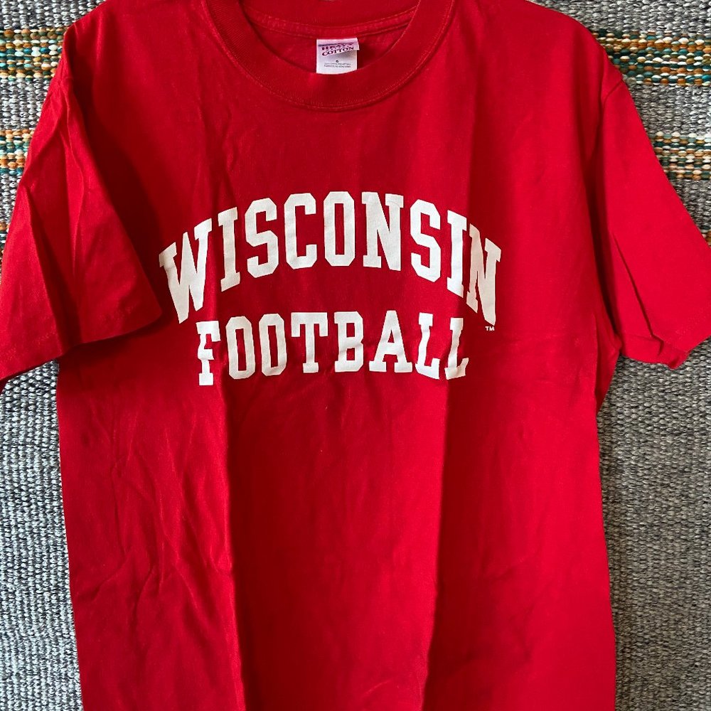 Wisconsin Football shirt Size L
